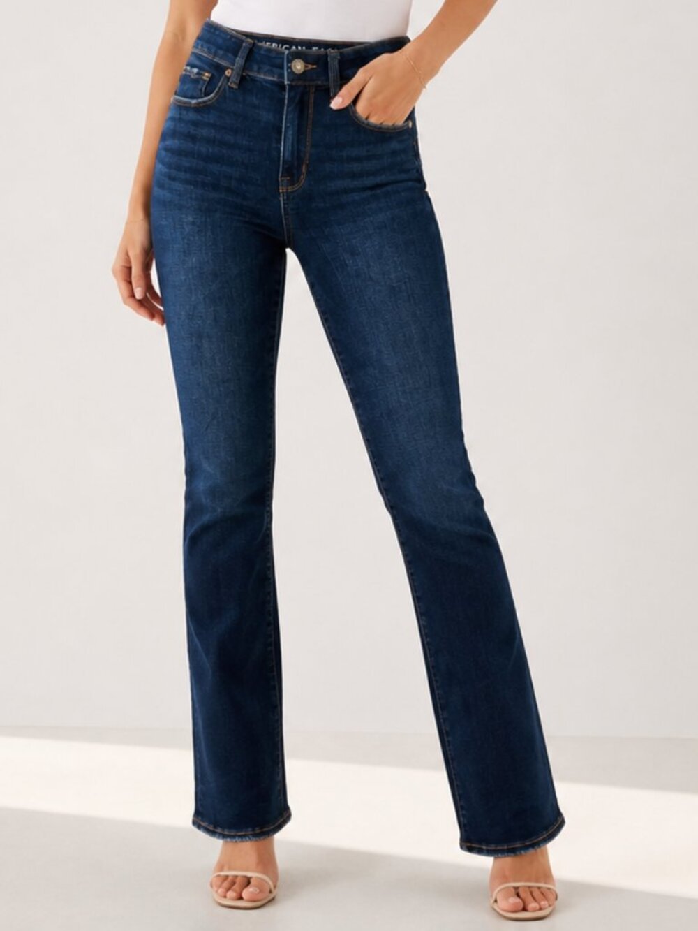 American Eagle High-Waisted Jean Dark Wash Size 4